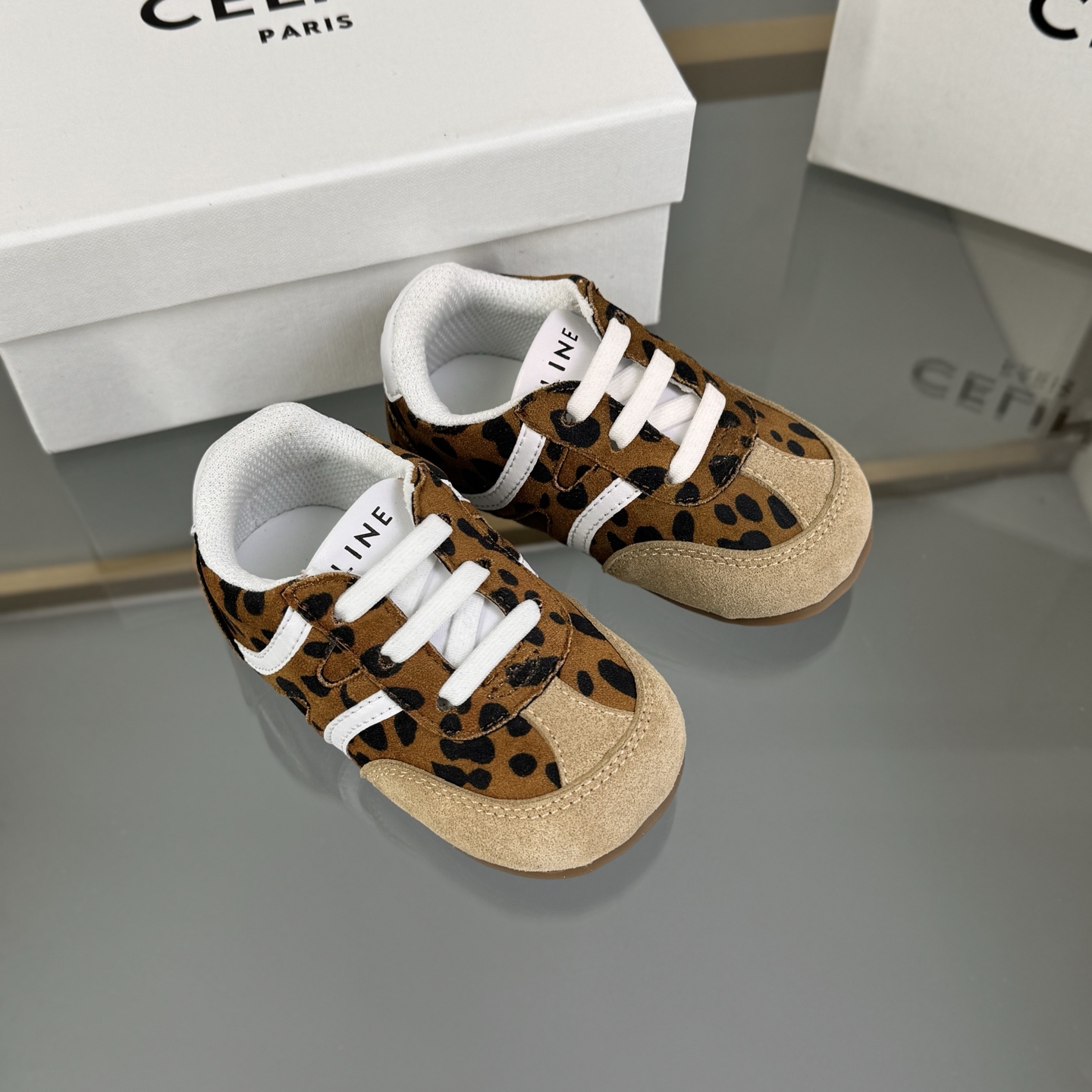 Children's shoes child
